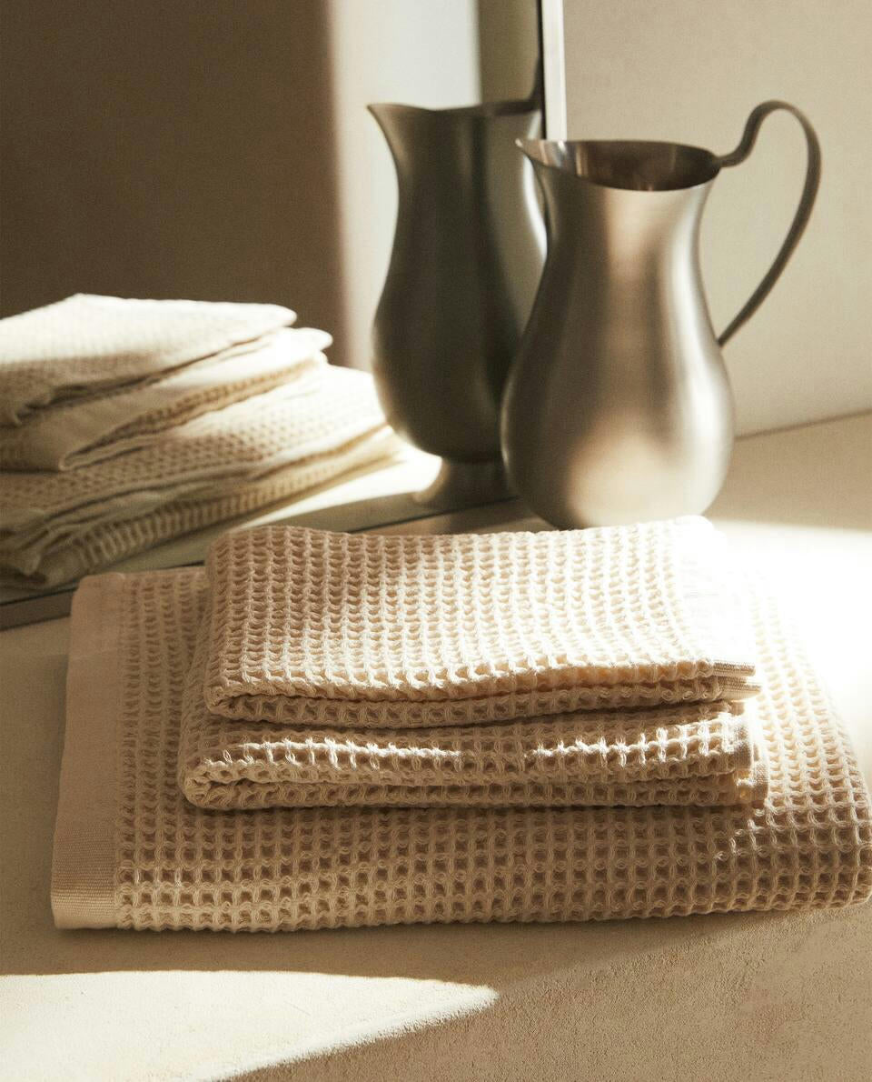 WAFFLE-KNIT COTTON TOWEL