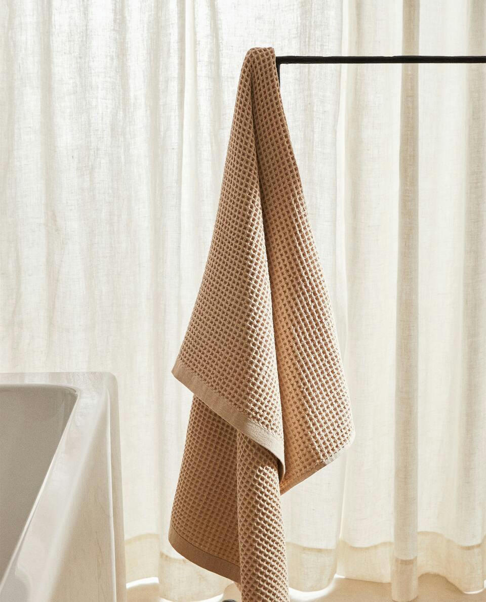 WAFFLE-KNIT COTTON TOWEL
