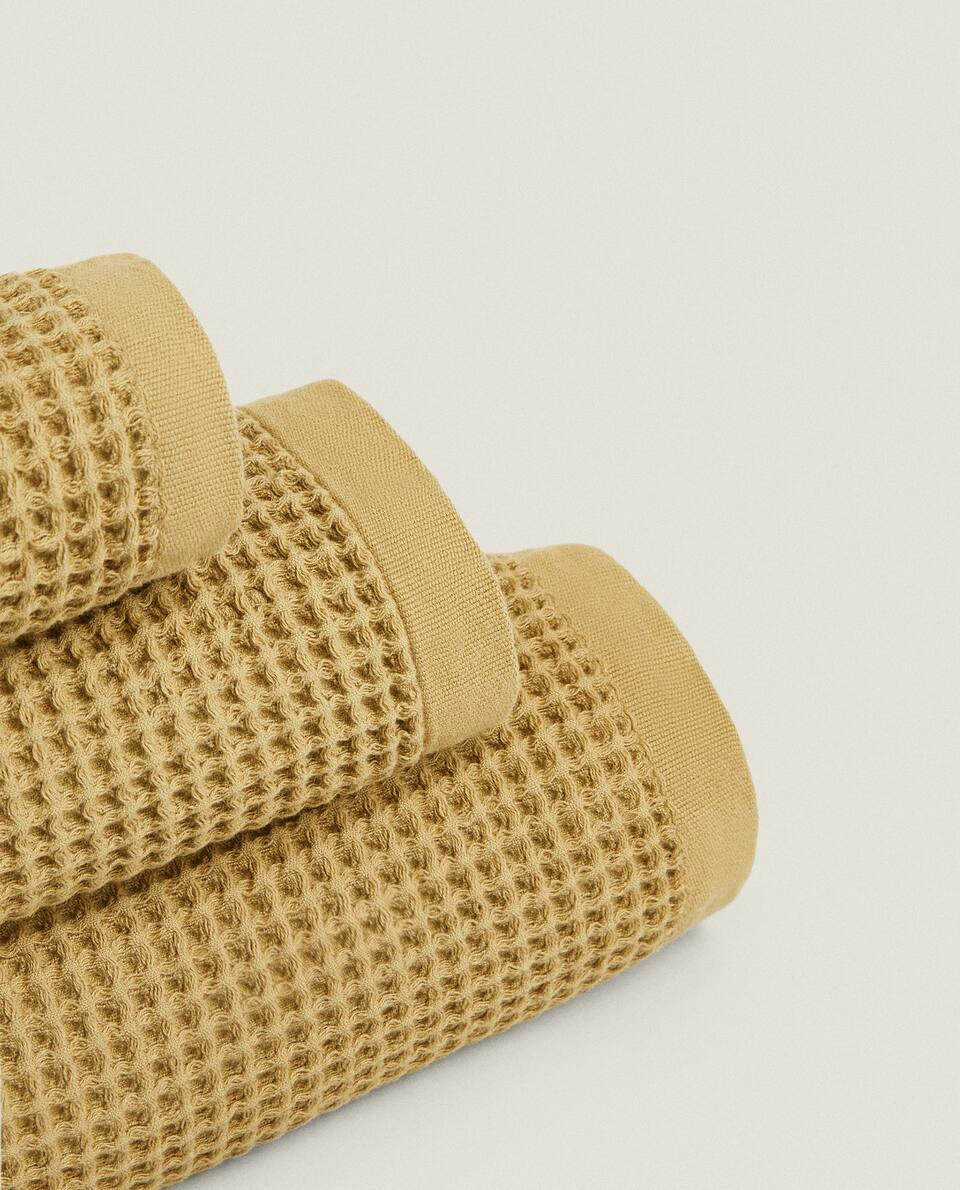 WAFFLE-KNIT COTTON TOWEL