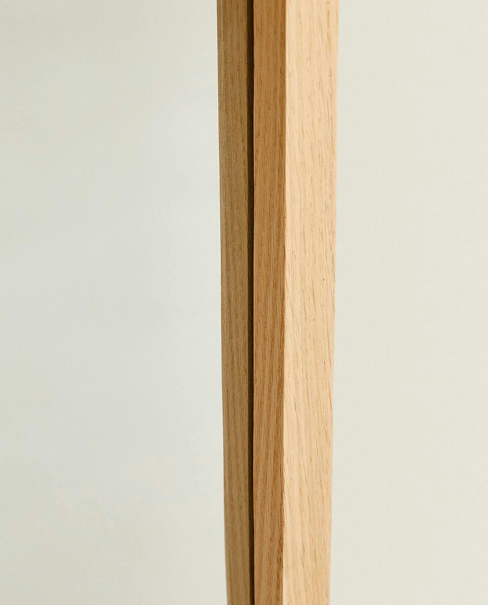 ROUND VERTICAL MIRROR WITH FRAME